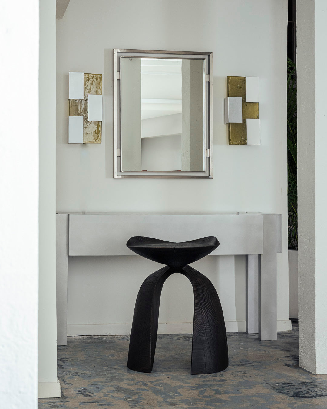 Agalychmis pedestal table in black wood