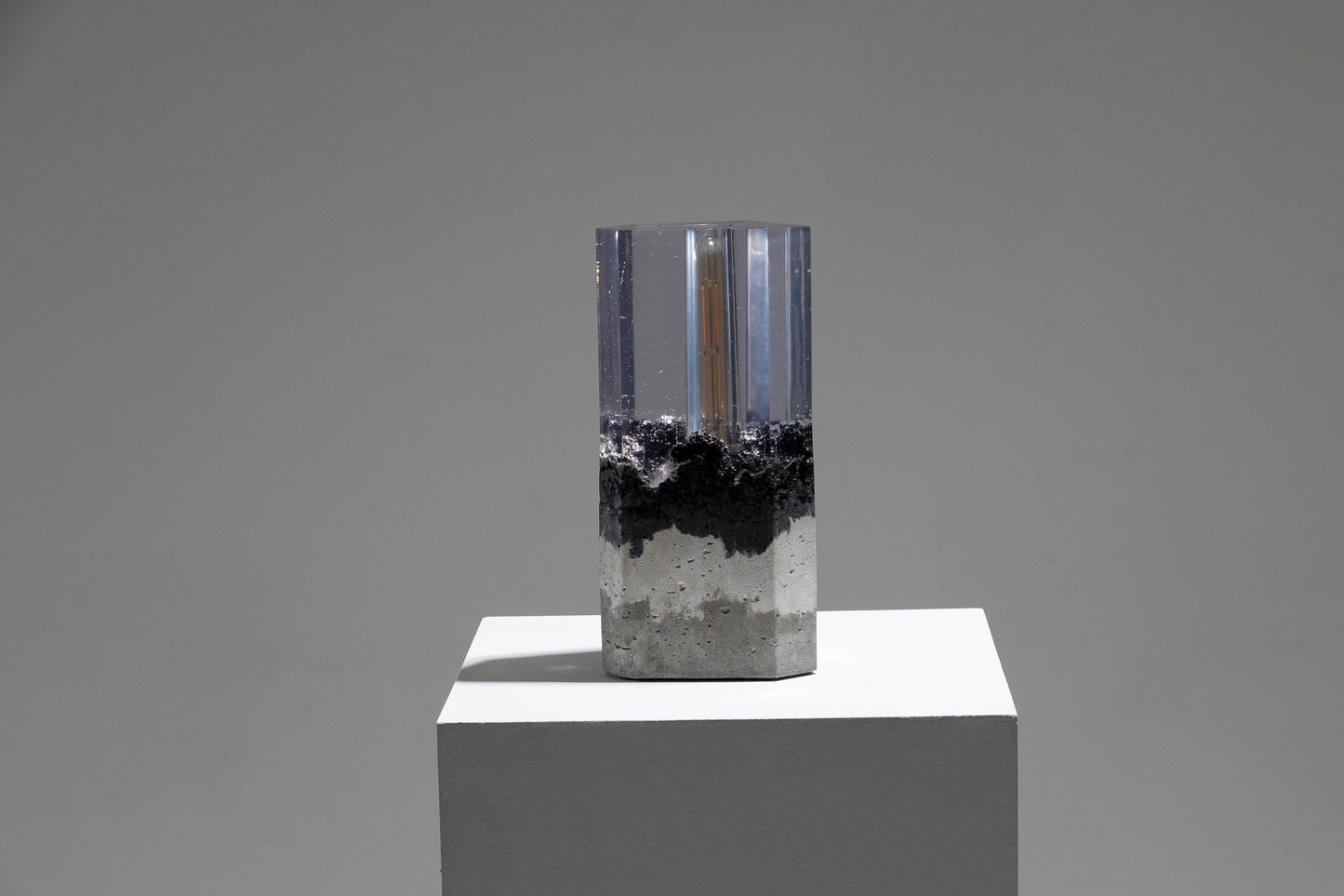 Jule Cats resin lamp