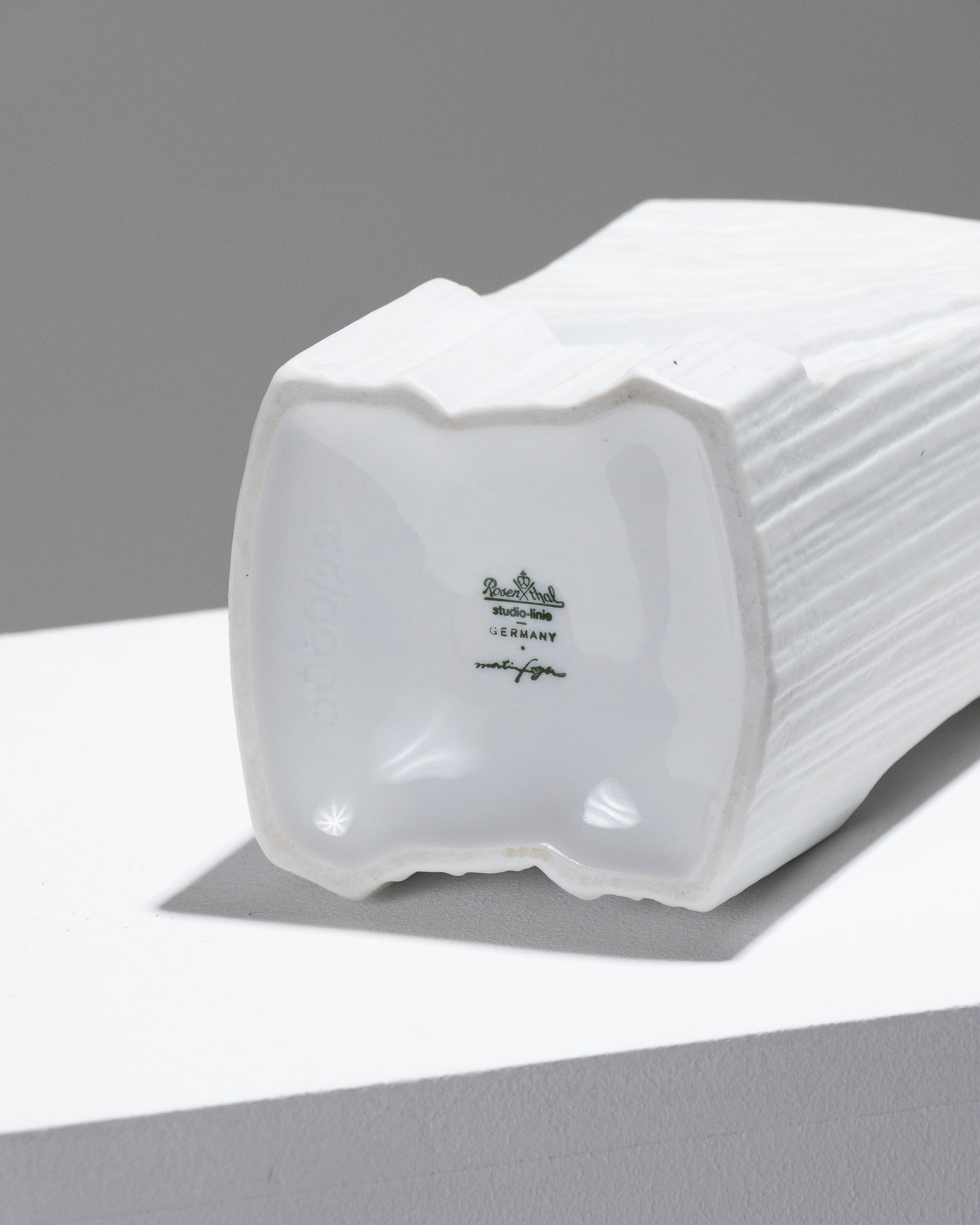 VASE EN PORCELAINE TEXTURÉE, 1980s