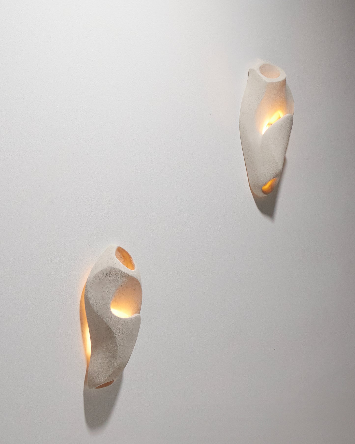 Coral 1 sconce white sandstone