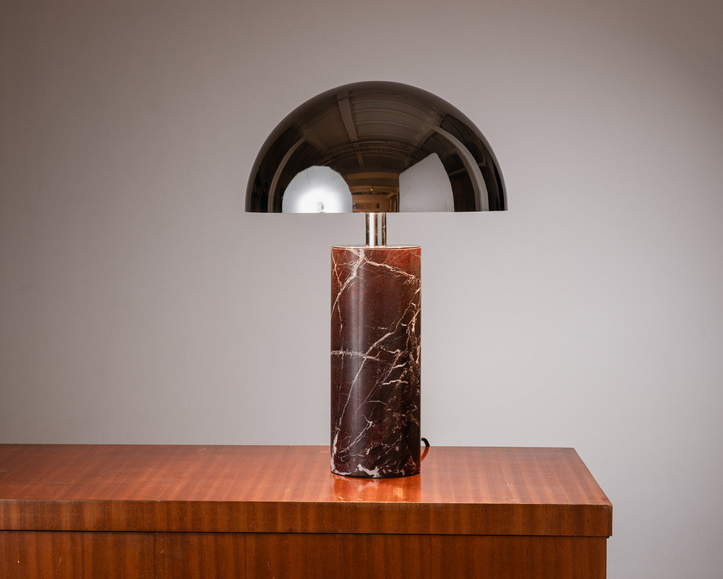 LAMPE DE TABLE ADEI EN MARBRE ET CHROME