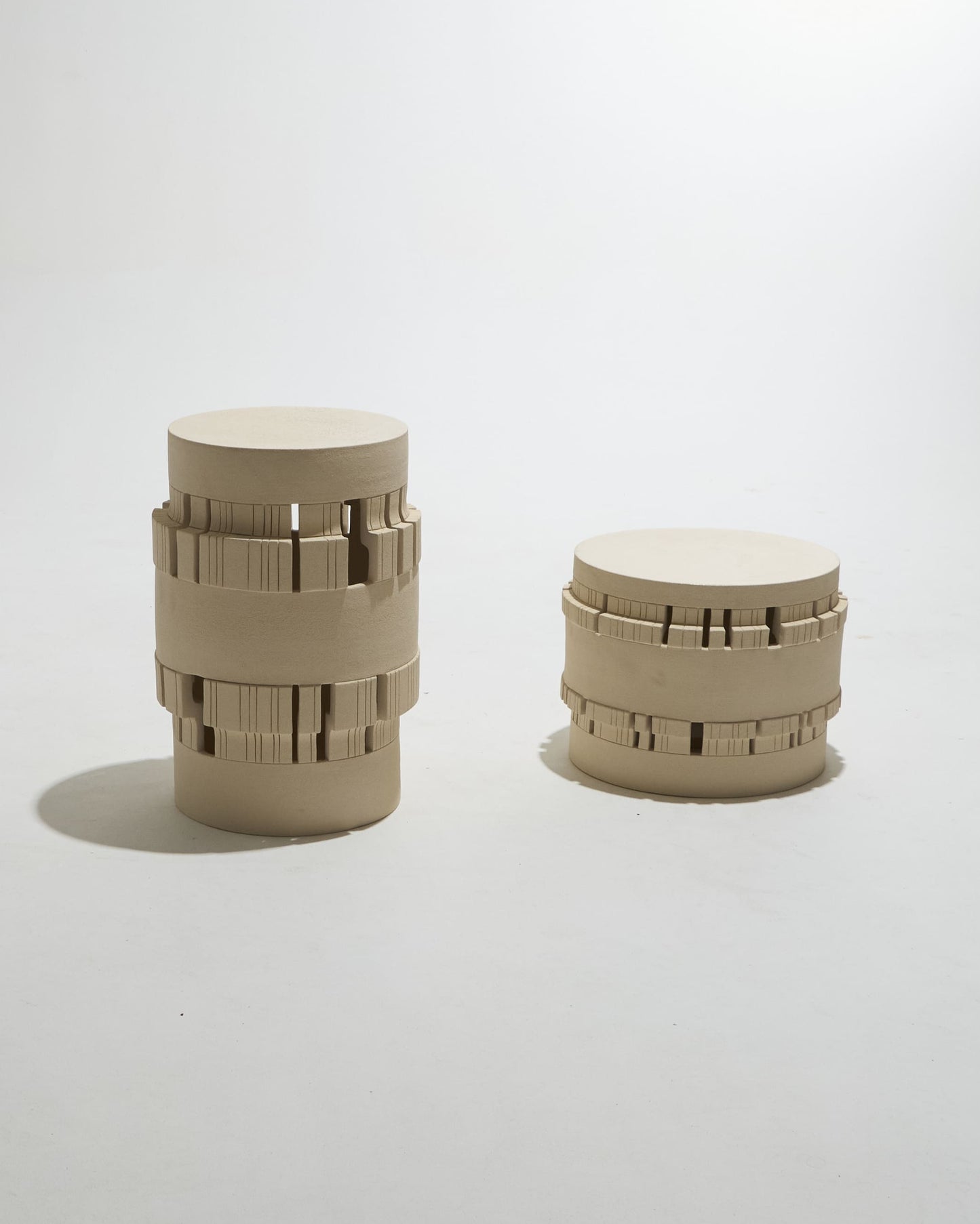 Sculptural side table in chamotte stoneware