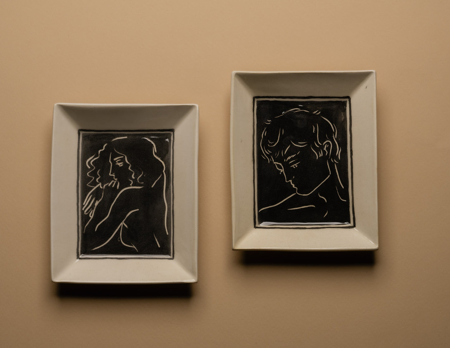 WHITE CERAMIC WOMEN POCKET TRAY