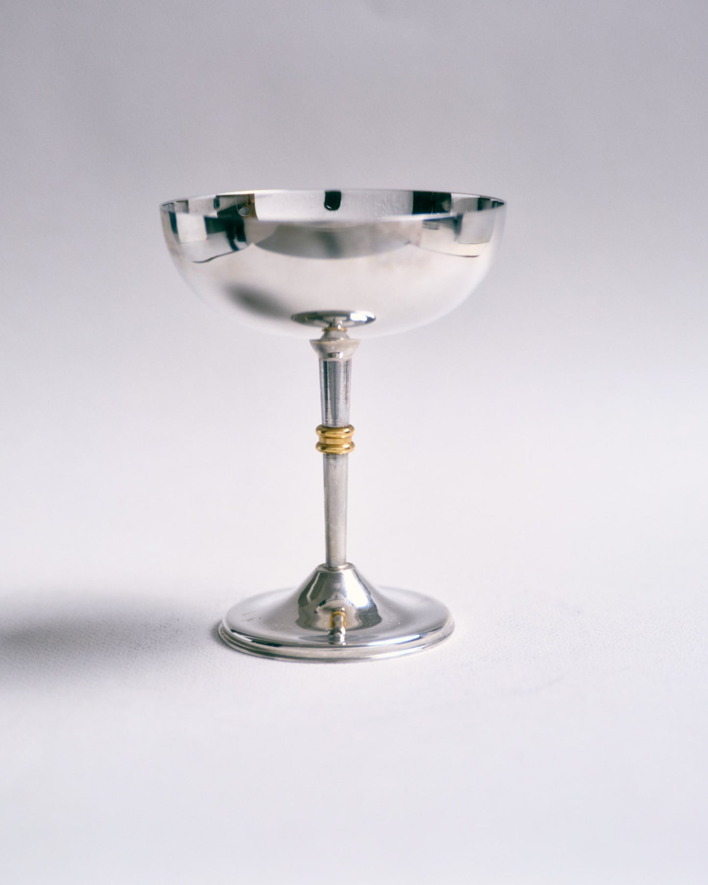 SET DE 6 COUPES À CHAMPAGNE EN MÉTAL ARGENTÉ, 1970s