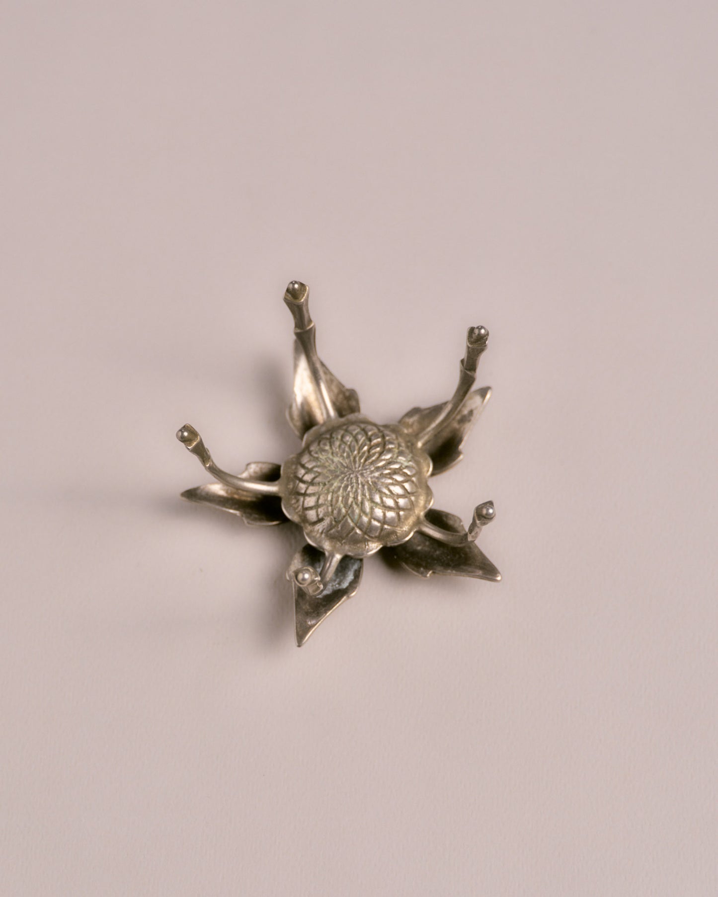 METAL FLOWER ASHTRAY