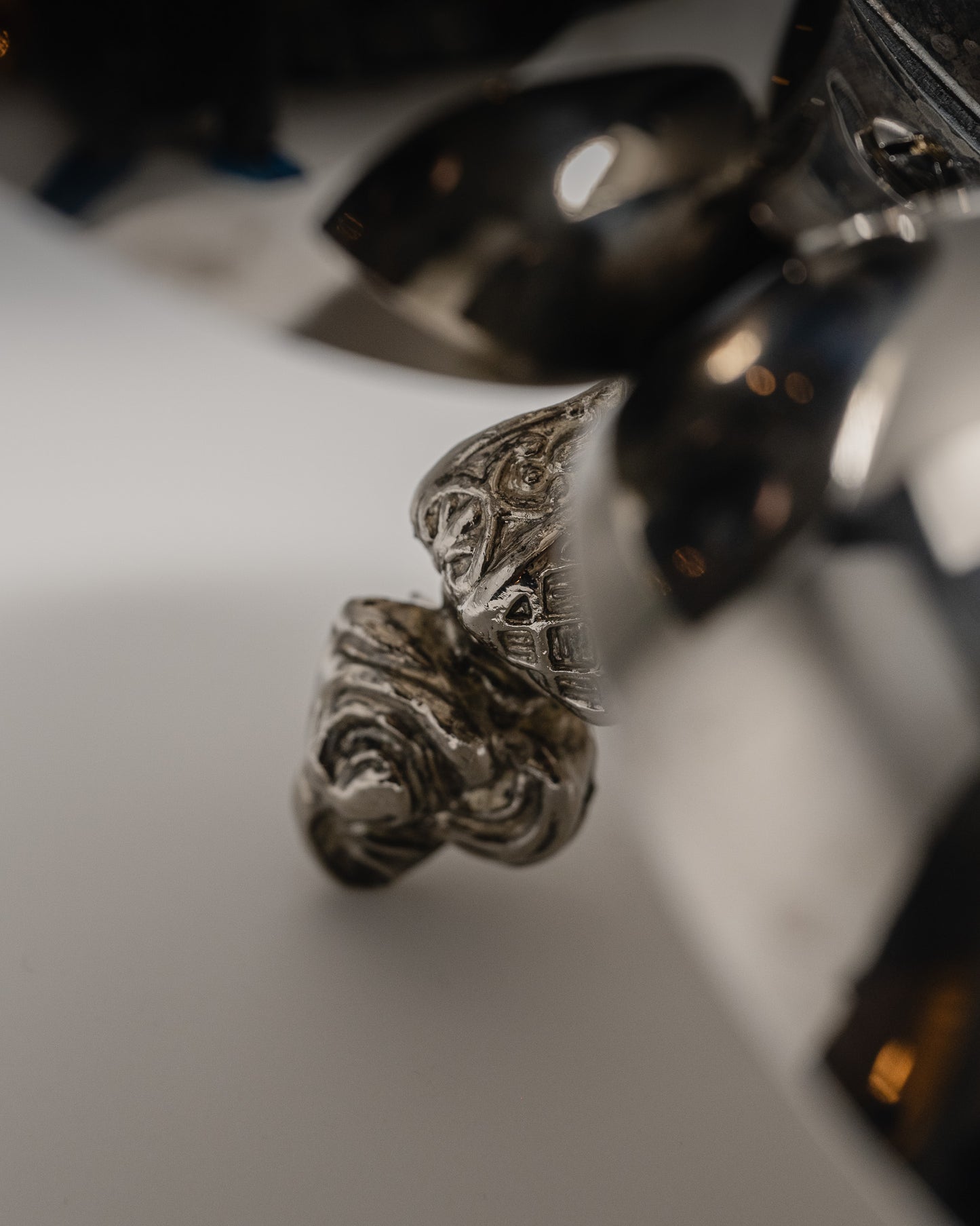 SERVITEUR MENDIANT EN MÉTAL, 1960s