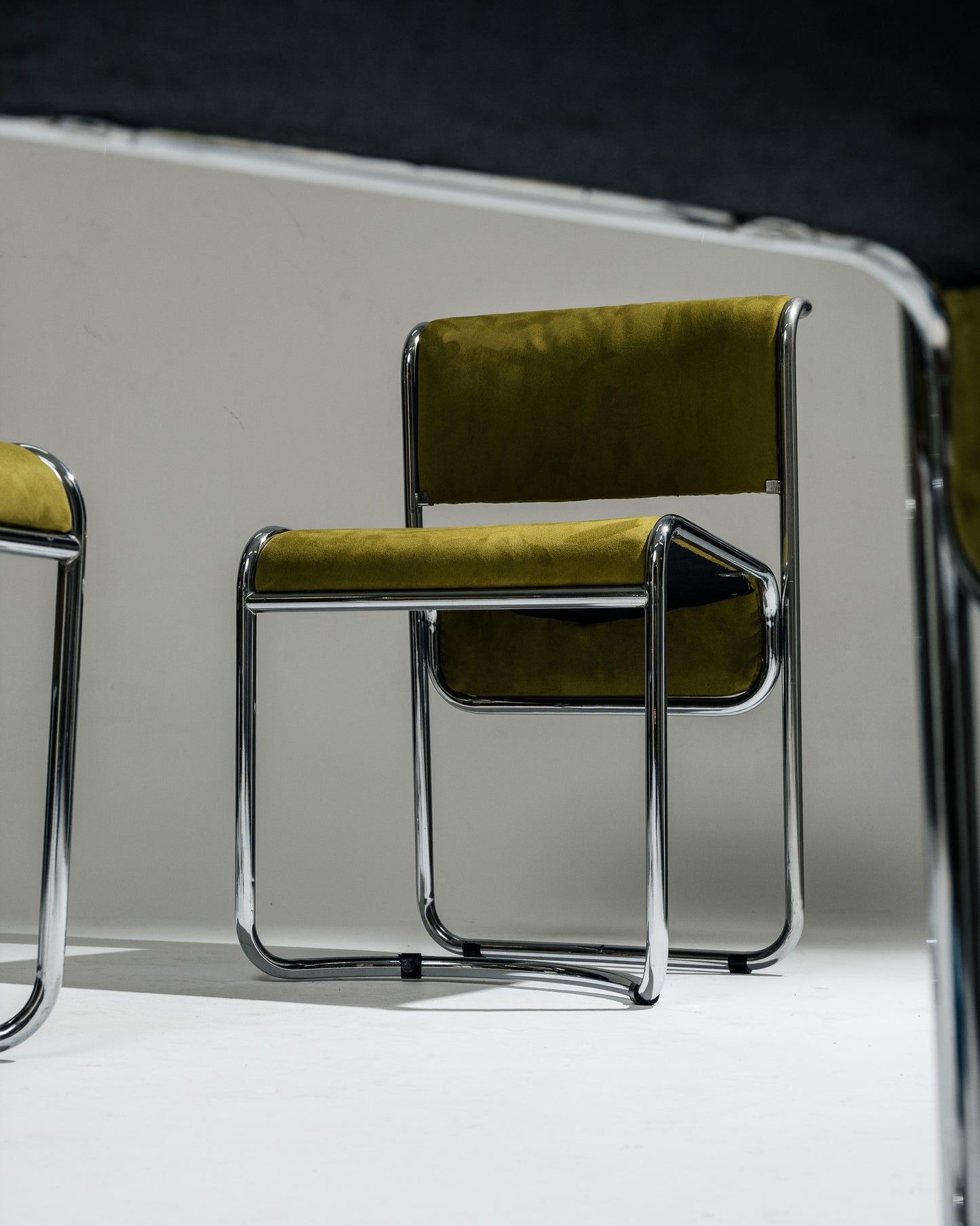 SET DE 4 CHAISES EN TISSU ET ACIER CHROMÉ, 1970s
