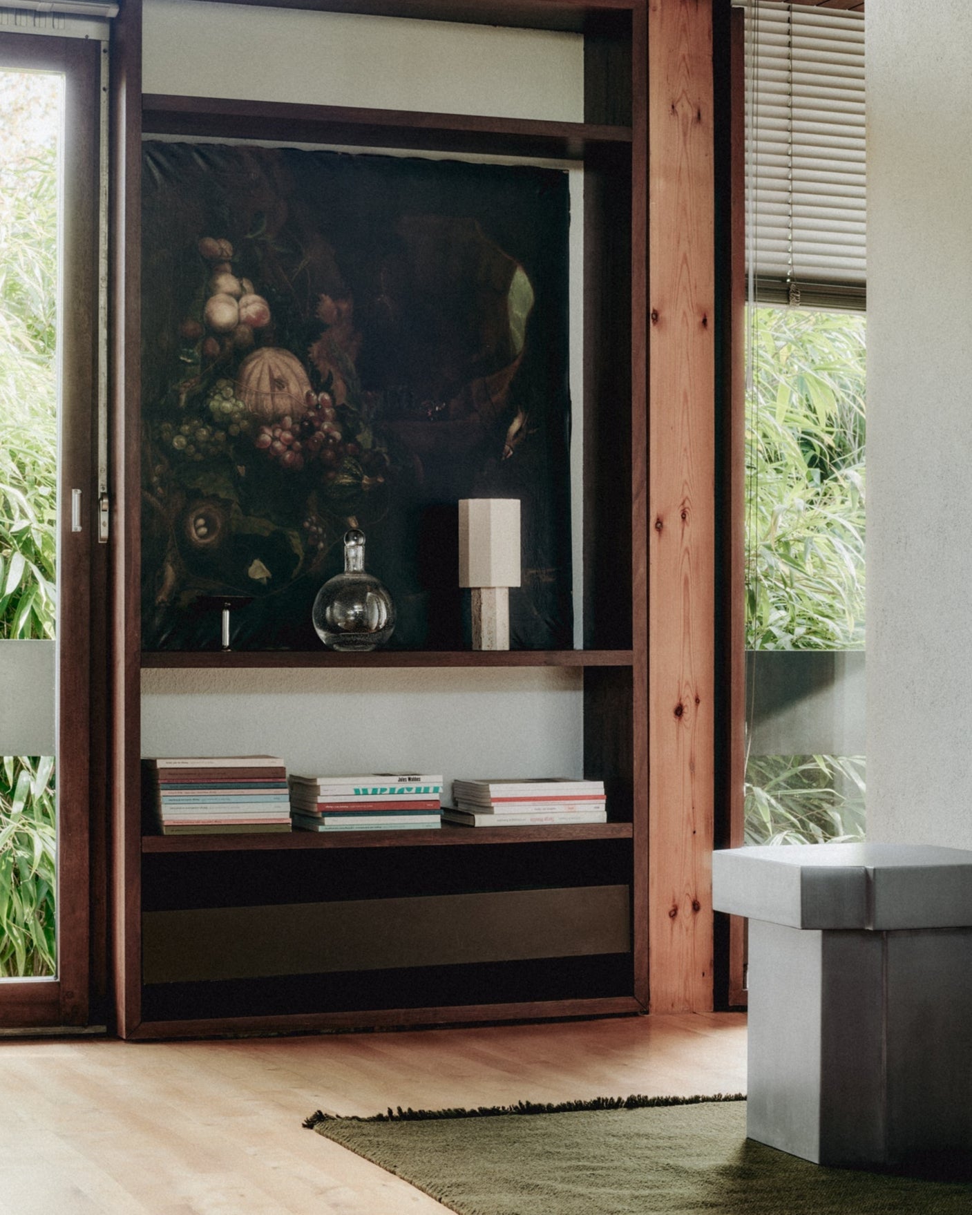 Small eight over white marble lamp