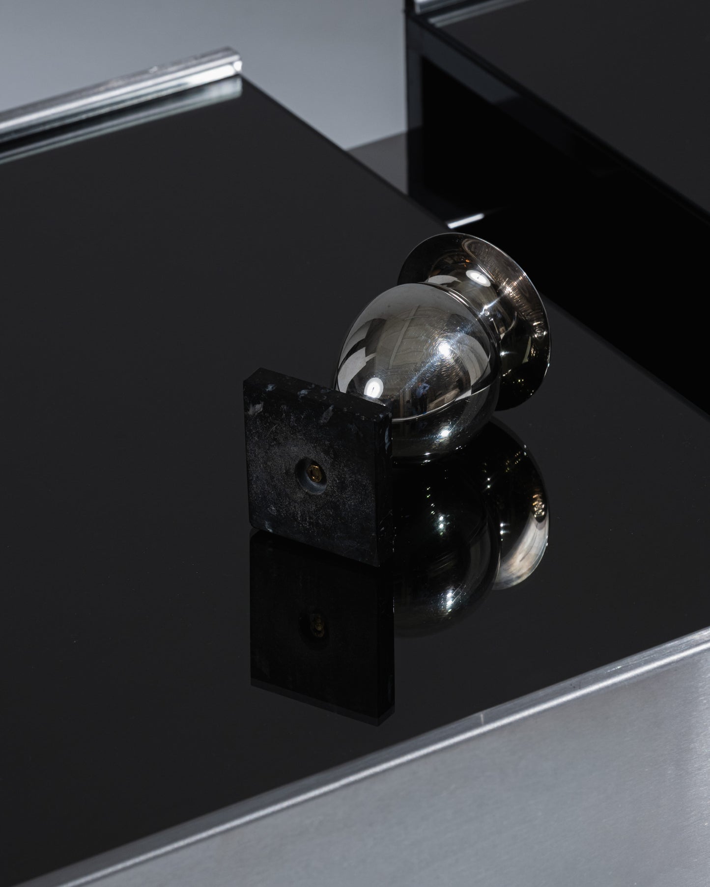 PETIT VASE OVOÏDE EN MÉTAL ET MARBRE, 1950s