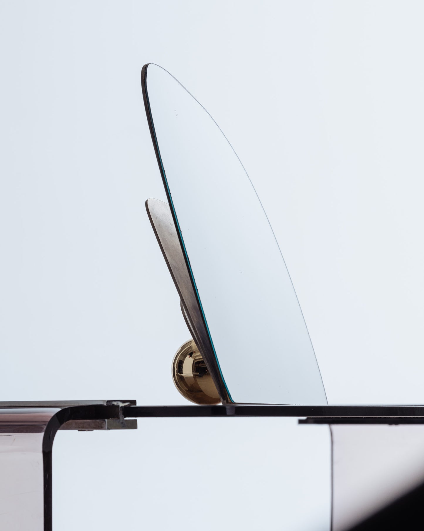 MIRROR FROM THE "EPURE" COLLECTION IN BRASS