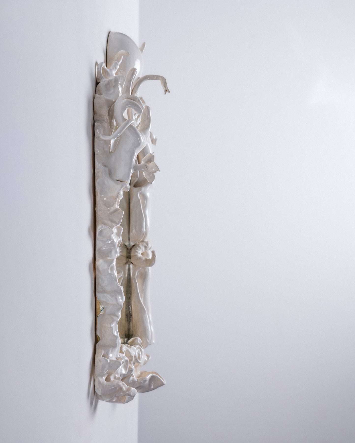 MIRROR “SELF SUFFICENCY, PORTRAIT OF A SELF-HEALING”