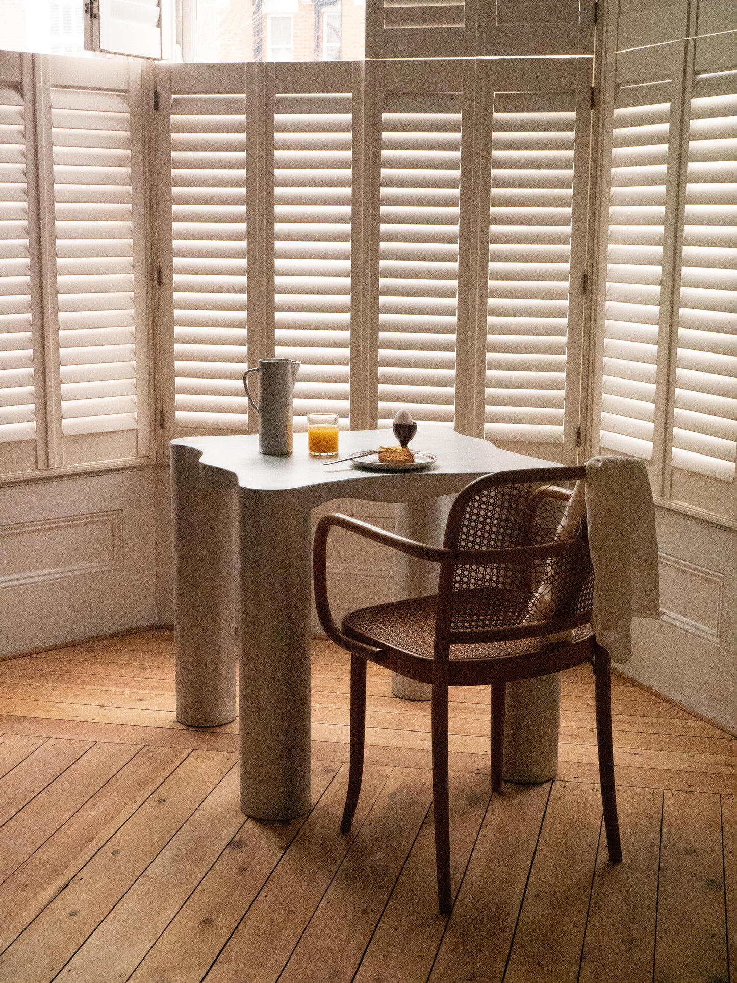 TABLE À MANGER EN ALUMINIUM