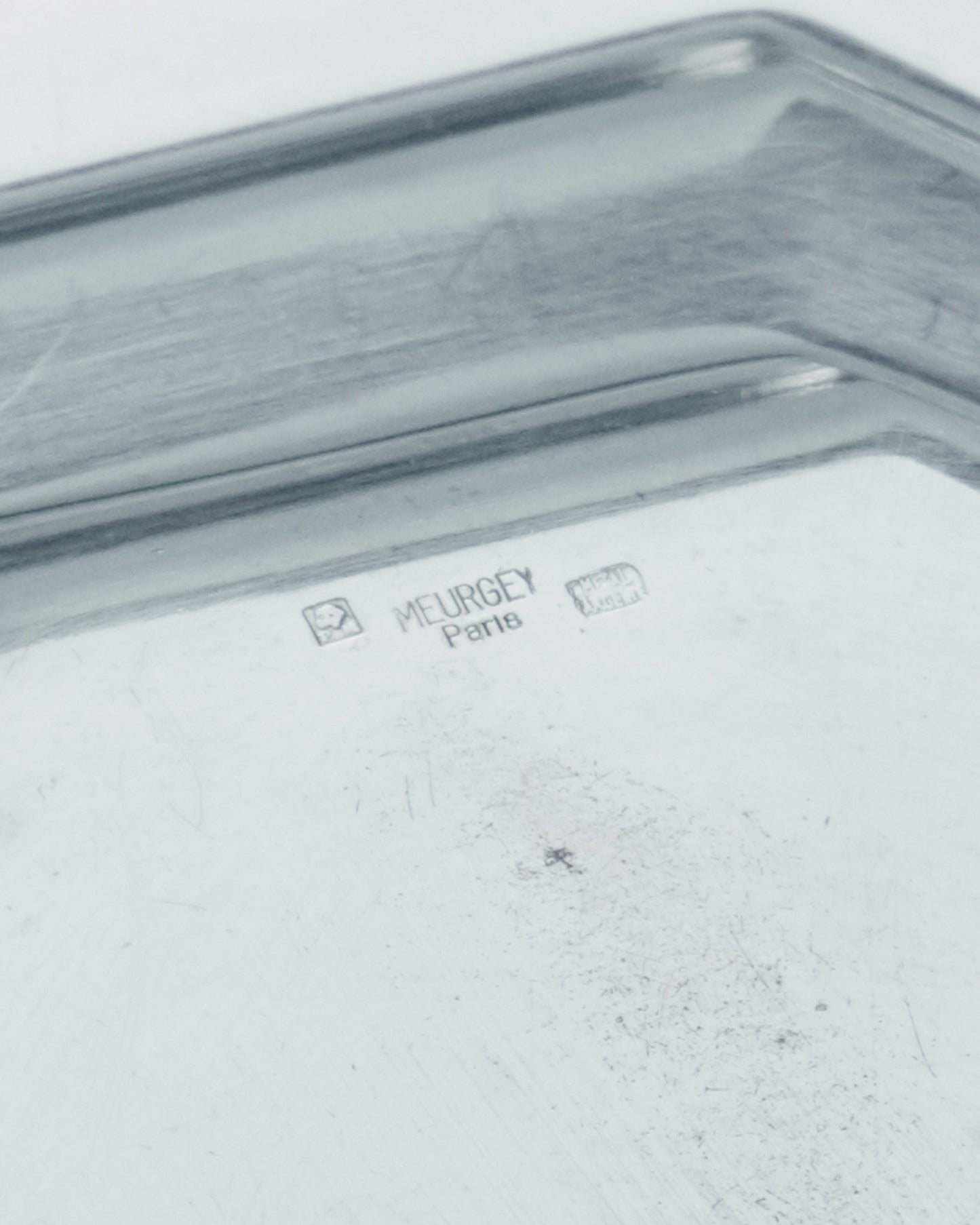 ASSIETTE À PÂTÉ EN MÉTAL ARGENTÉ, 1930s