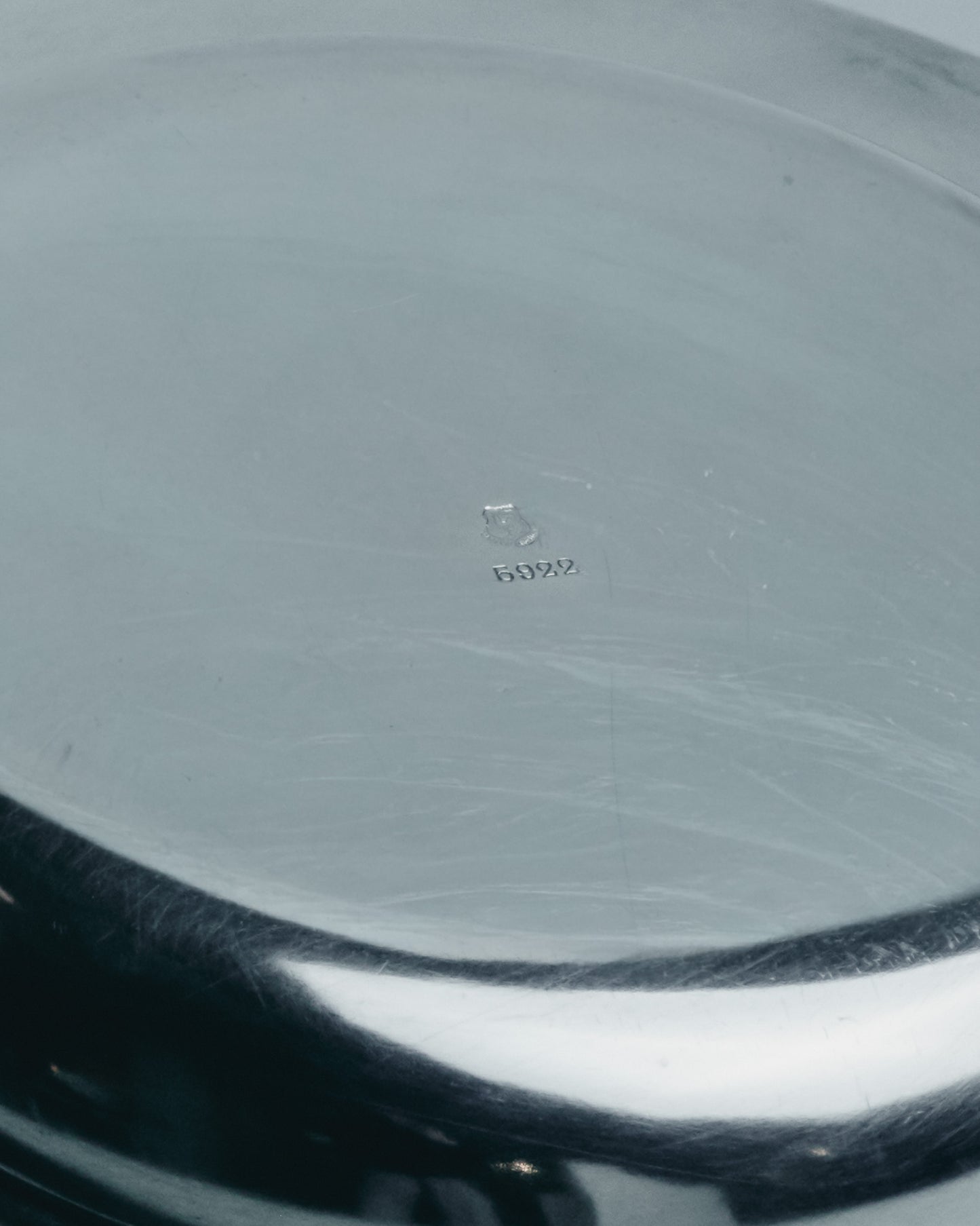 ASSIETTE À PÂTÉE EN MÉTAL ARGENTÉ POUR MOYEN CHIEN, GALLIA, 1930s