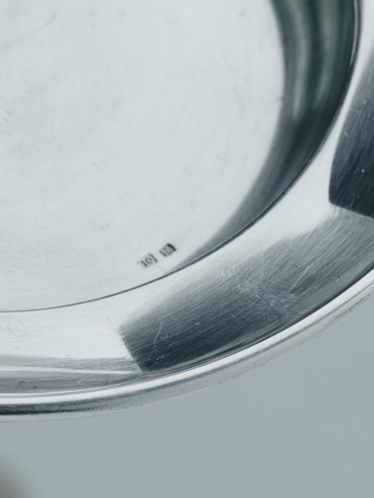 ASSIETTE À PÂTÉE EN MÉTAL ARGENTÉ POUR MOYEN CHIEN / CHAT, 1950s