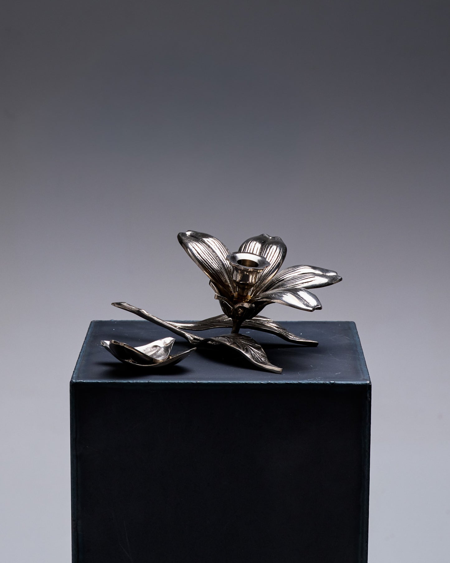 SILVER-PLATED METAL FLORAL CANDLE HOLDER/ASHTRAY, 1970s
