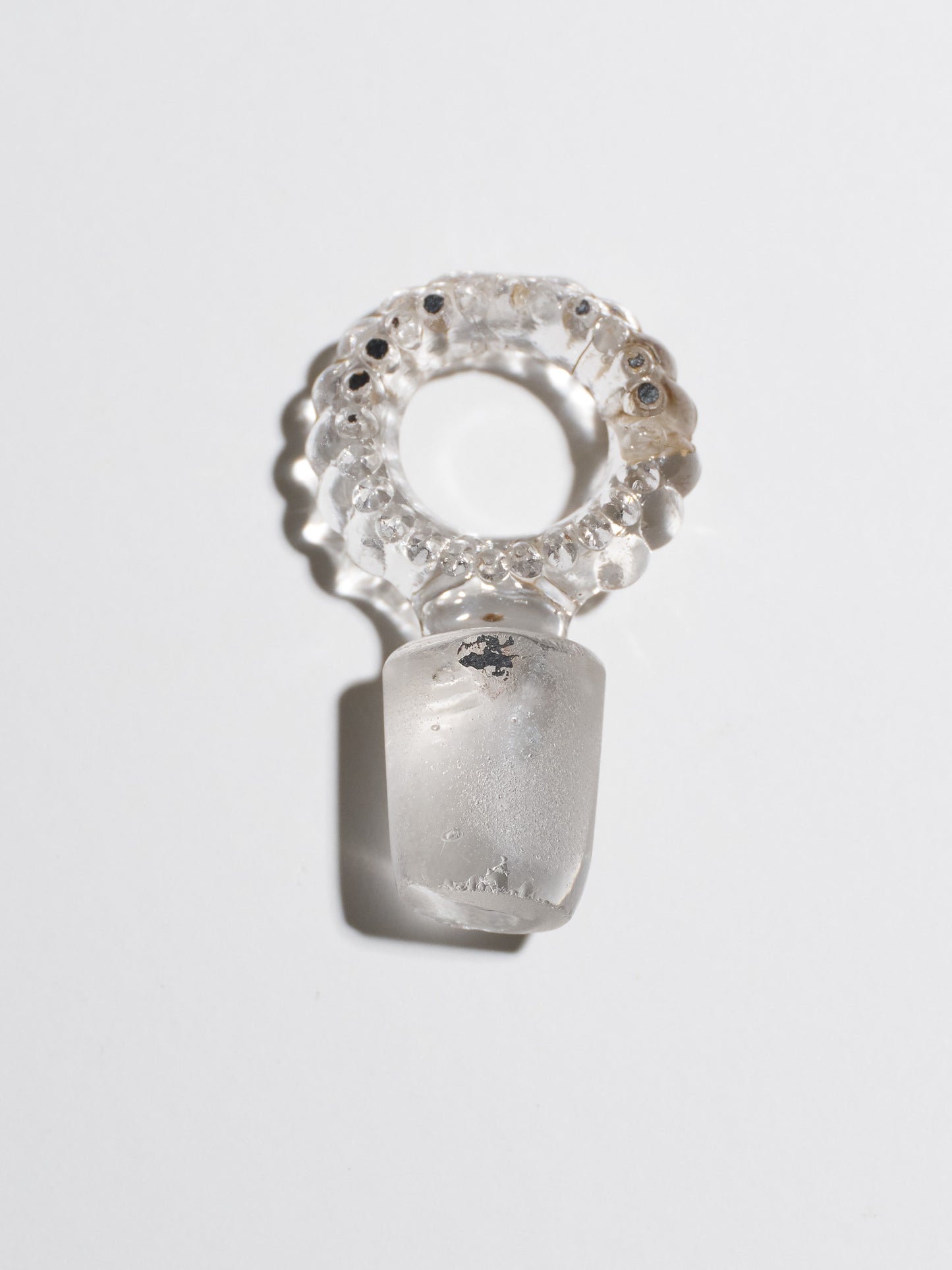 1 square glass carafe with twisted stopper