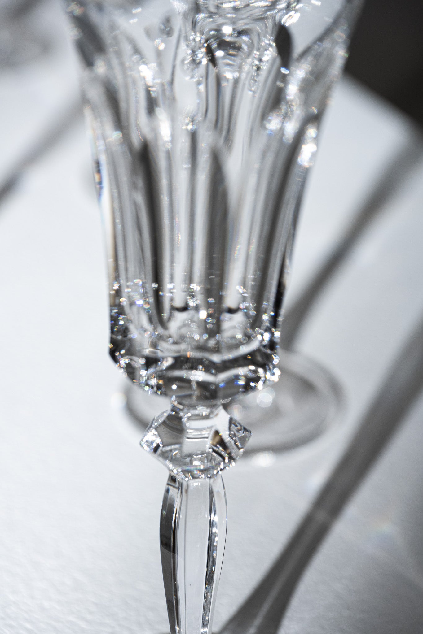 SET DE 9 FLÛTES À CHAMPAGNE EN CRISTAL, SAINT-LOUIS, 1950s