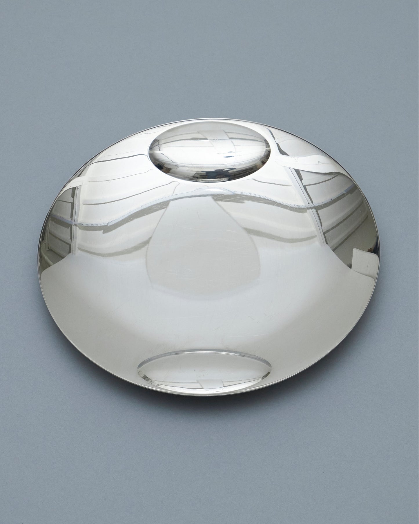 Round silver metal tray, Lino Sabattini, 1970s