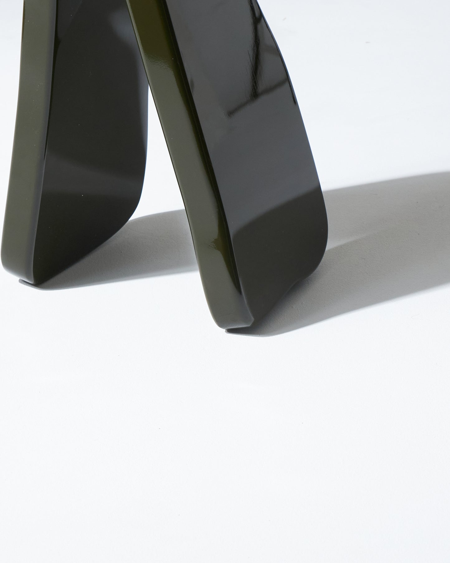 TABLE D'APPOINT EN CHÊNE LAQUÉ OBJECT 107