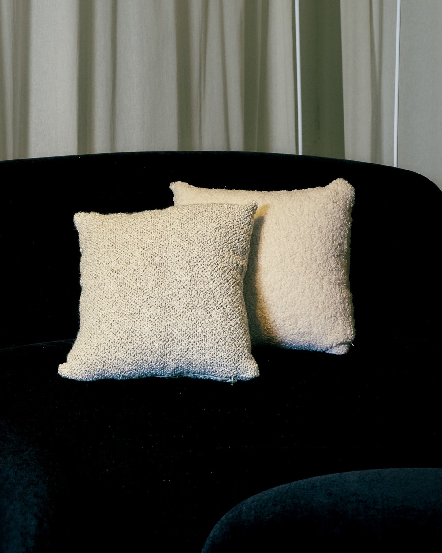 WHITE CUSHION