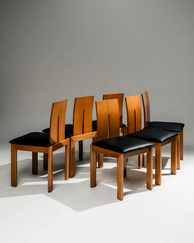 PAIRE DE CHAISES SCULPTURALES EN BOIS ET CUIR, 1970s