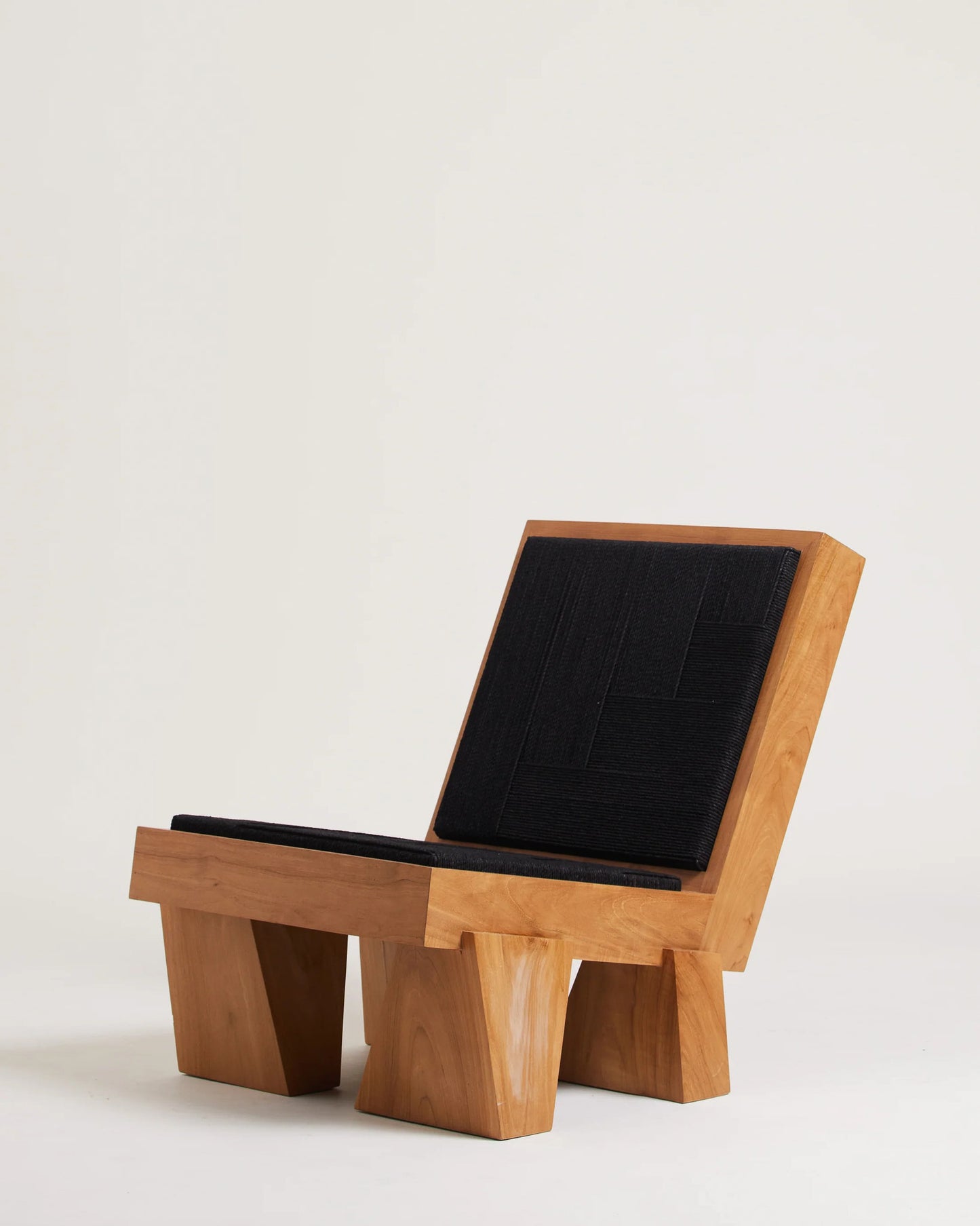 BLOCK ARMCHAIR IN BLACK NATURAL ROPE