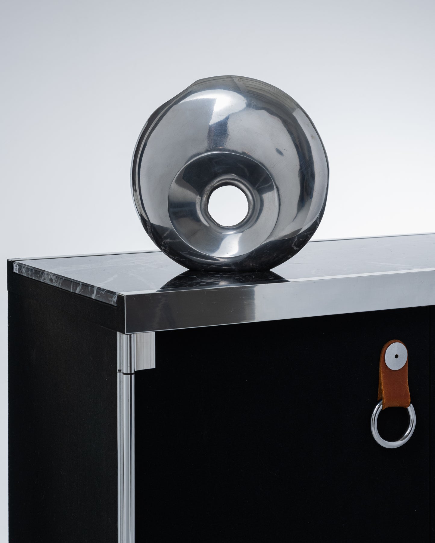 VASE SPACE AGE EN ALUMINIUM, 1980s