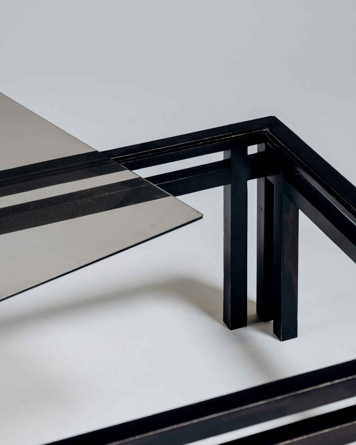 TABLE BASSE EN BOIS ET VERRE, JEAN-MICHEL WILMOTTE, GOVERNOR, 1970s