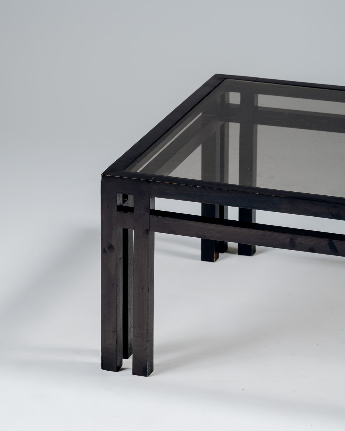 TABLE BASSE EN BOIS ET VERRE, JEAN-MICHEL WILMOTTE, GOVERNOR, 1970s