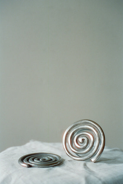 SET DE 4 DESSOUS-DE-VERRES EN SPIRALE