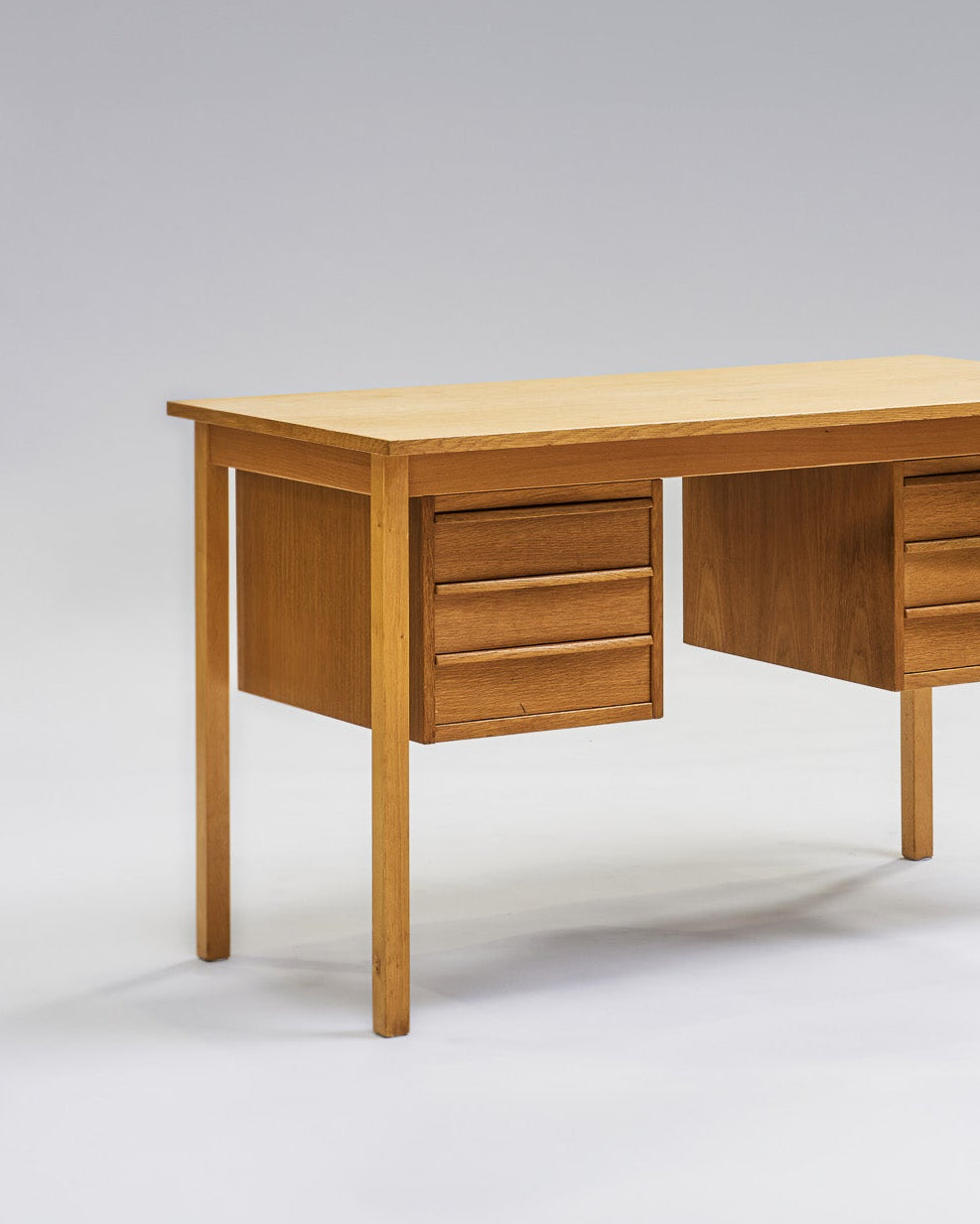 BUREAU EN CHÊNE, PRODUCTION SUÉDOISE, 1960s