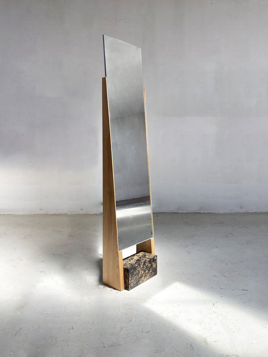 LOG MIRROR ON STAND "MB01"