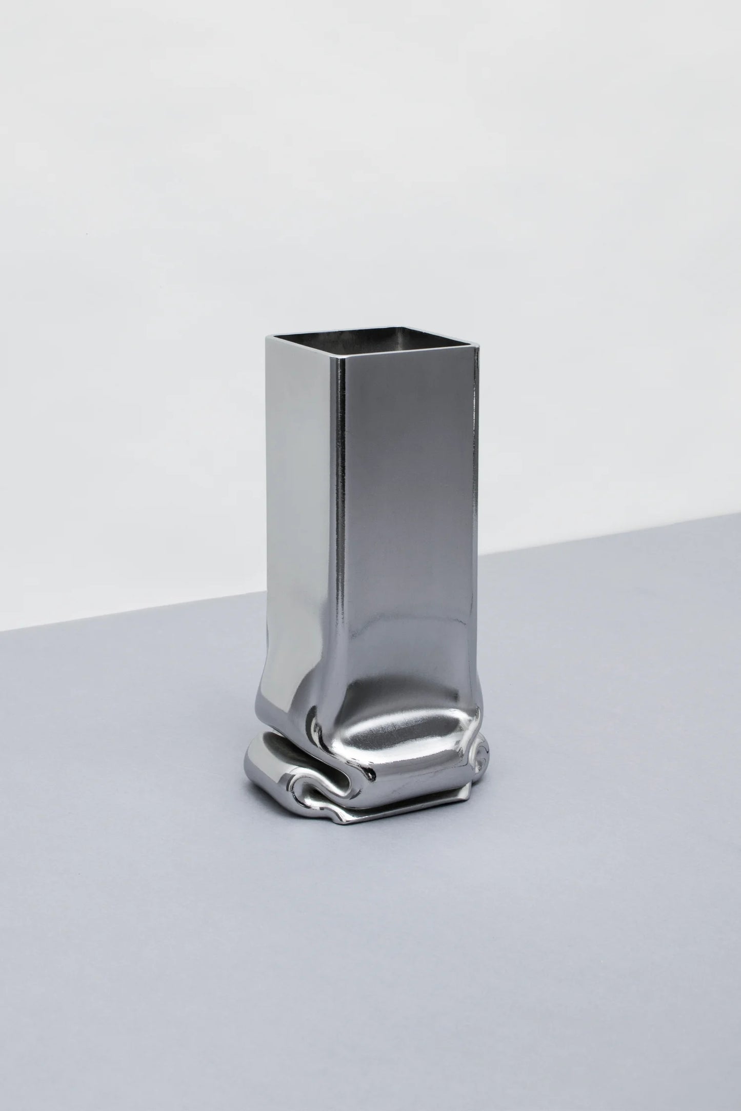 SMALL SQUARE VASE "PRESSURE" CHROME