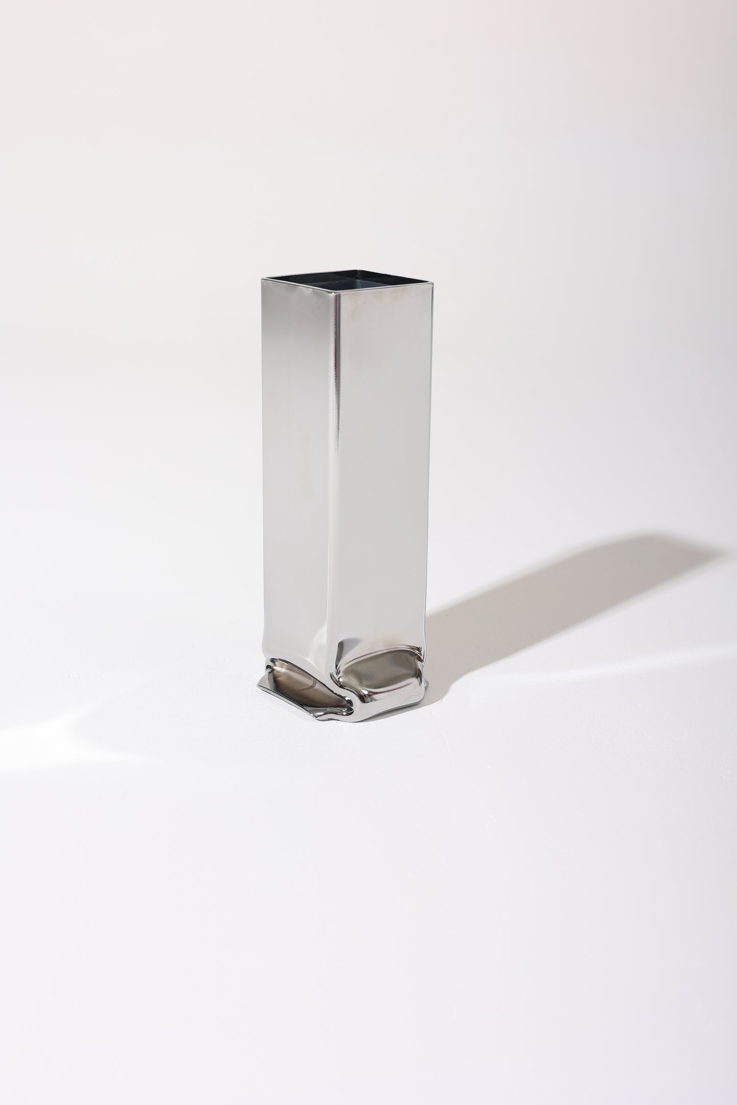 SQUARE VASE "PRESSURE" CHROME