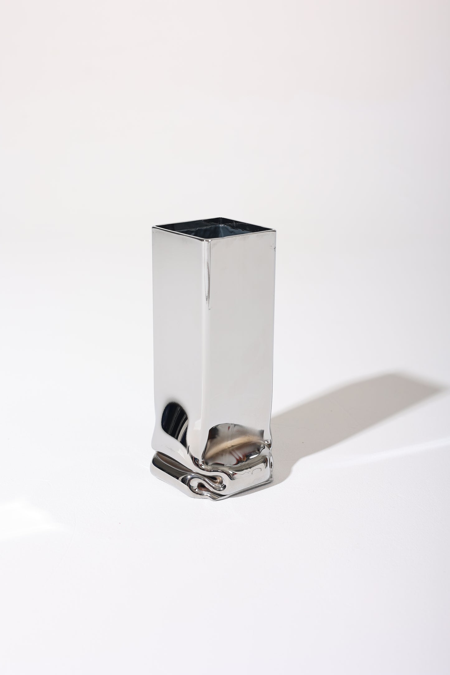 SMALL SQUARE VASE "PRESSURE" CHROME