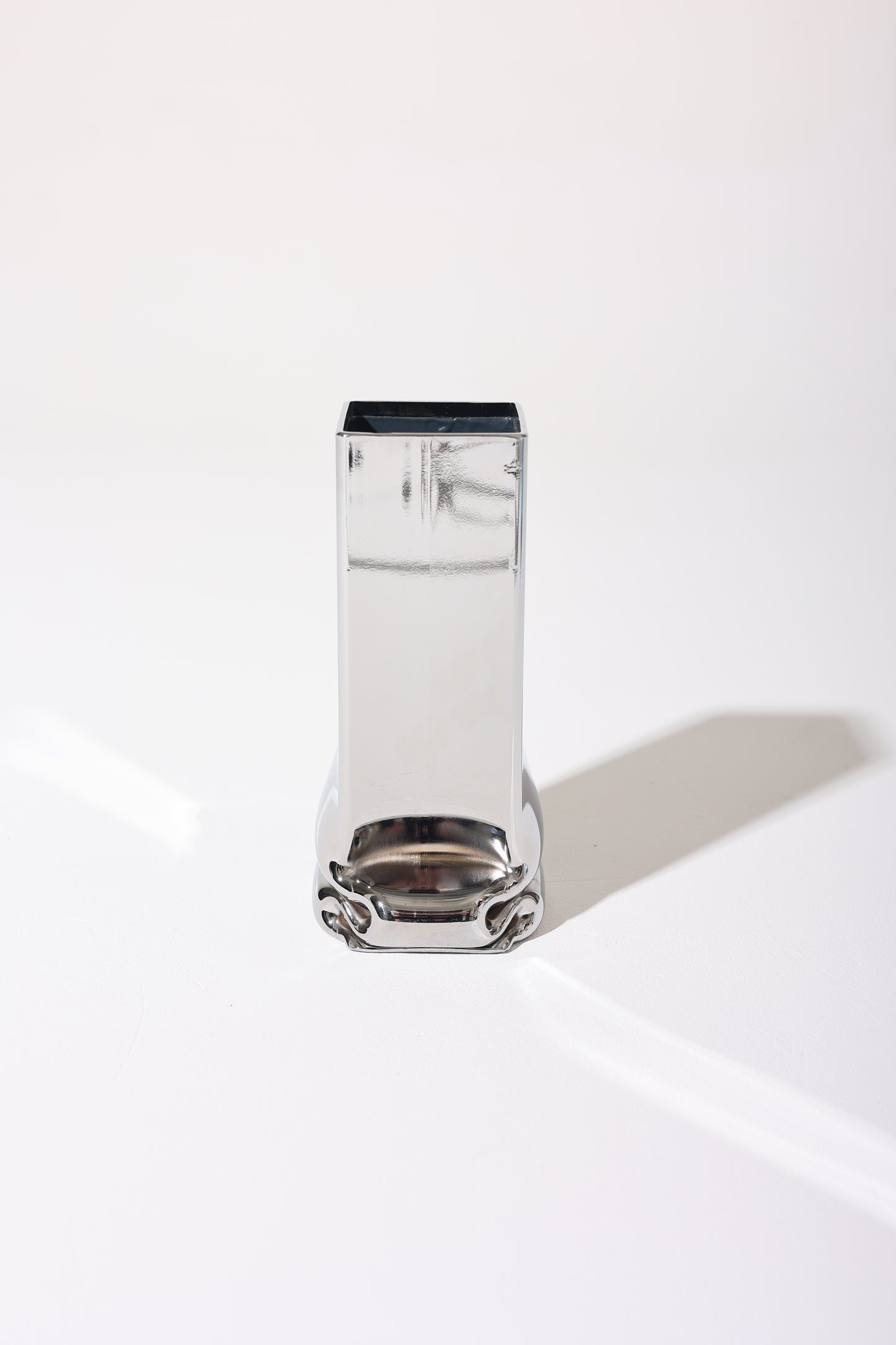 SMALL SQUARE VASE "PRESSURE" CHROME