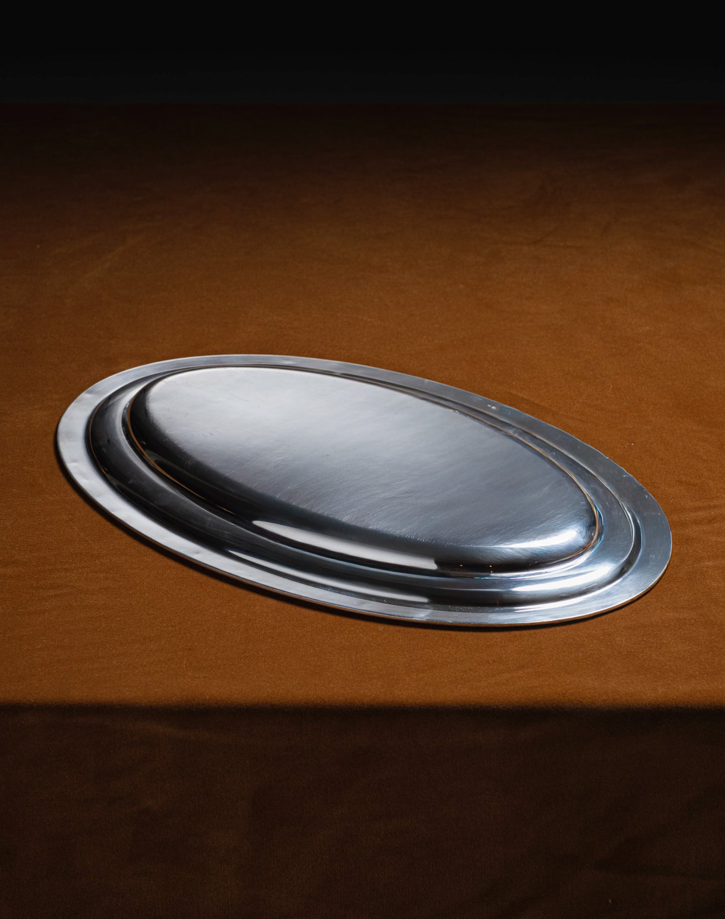 PLAT DE SERVICE EN MÉTAL ARGENTÉ, 1930s