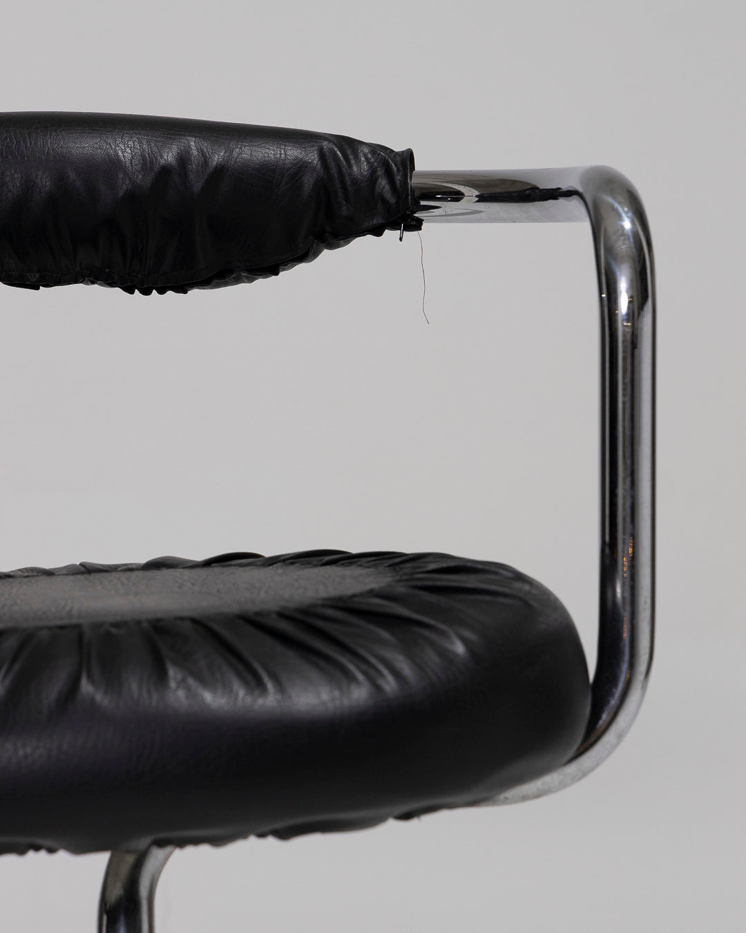 “COBRA” CHAIR IN BLACK LEATHER, GIOTTO STOPPINO, 1970s