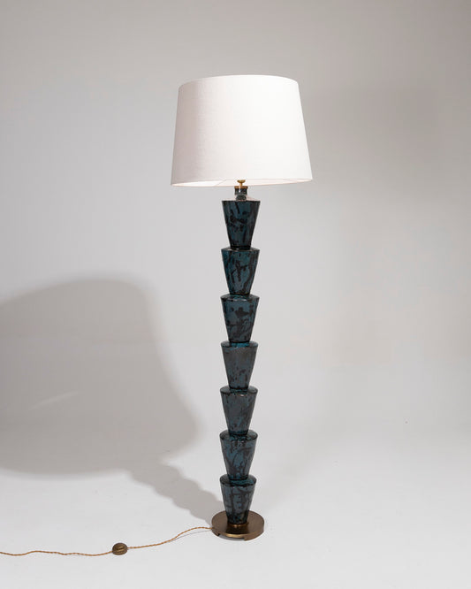 Grande lampada da pavimento in ceramica e bronzo