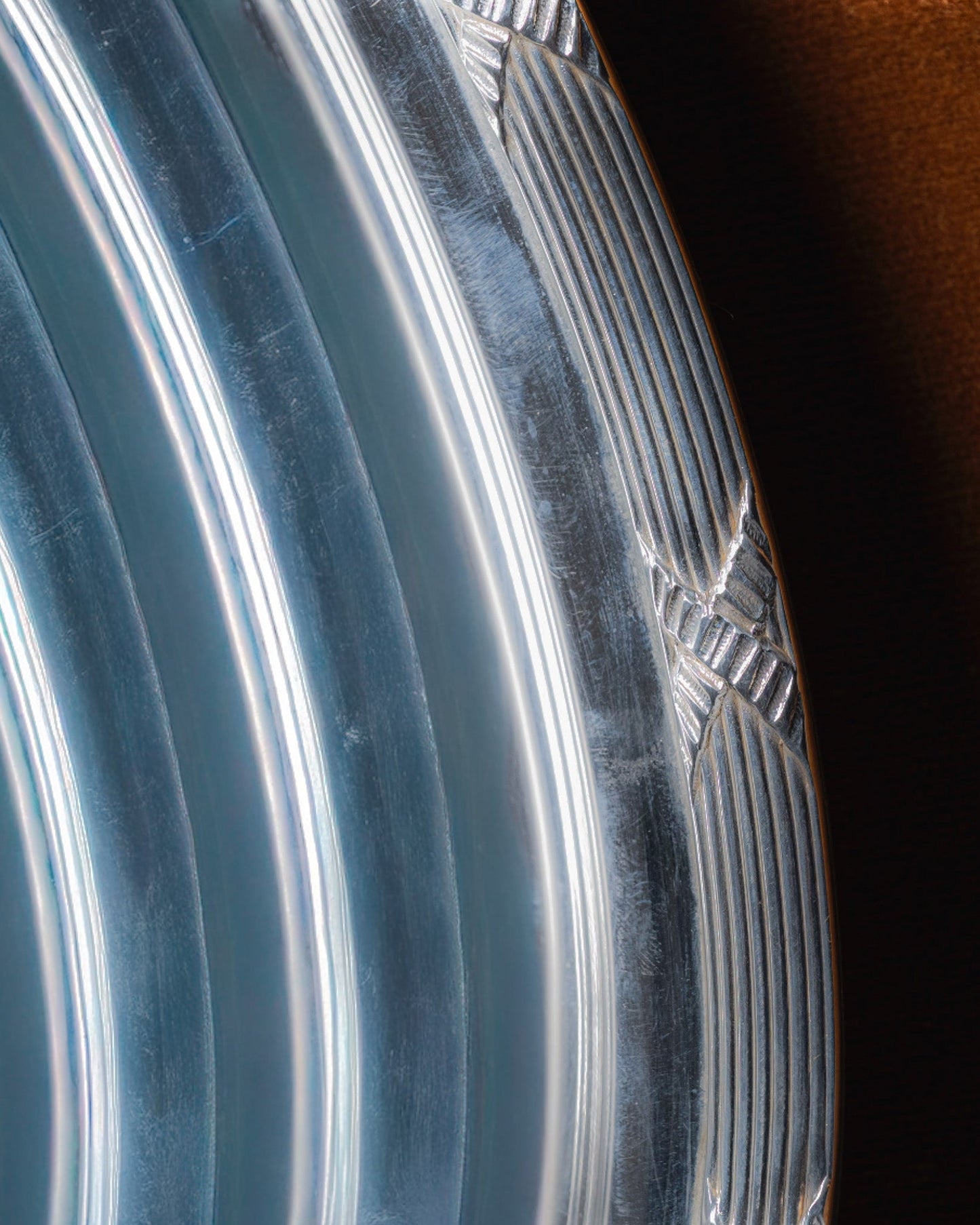 PLAT DE SERVICE EN MÉTAL ARGENTÉ, 1930s