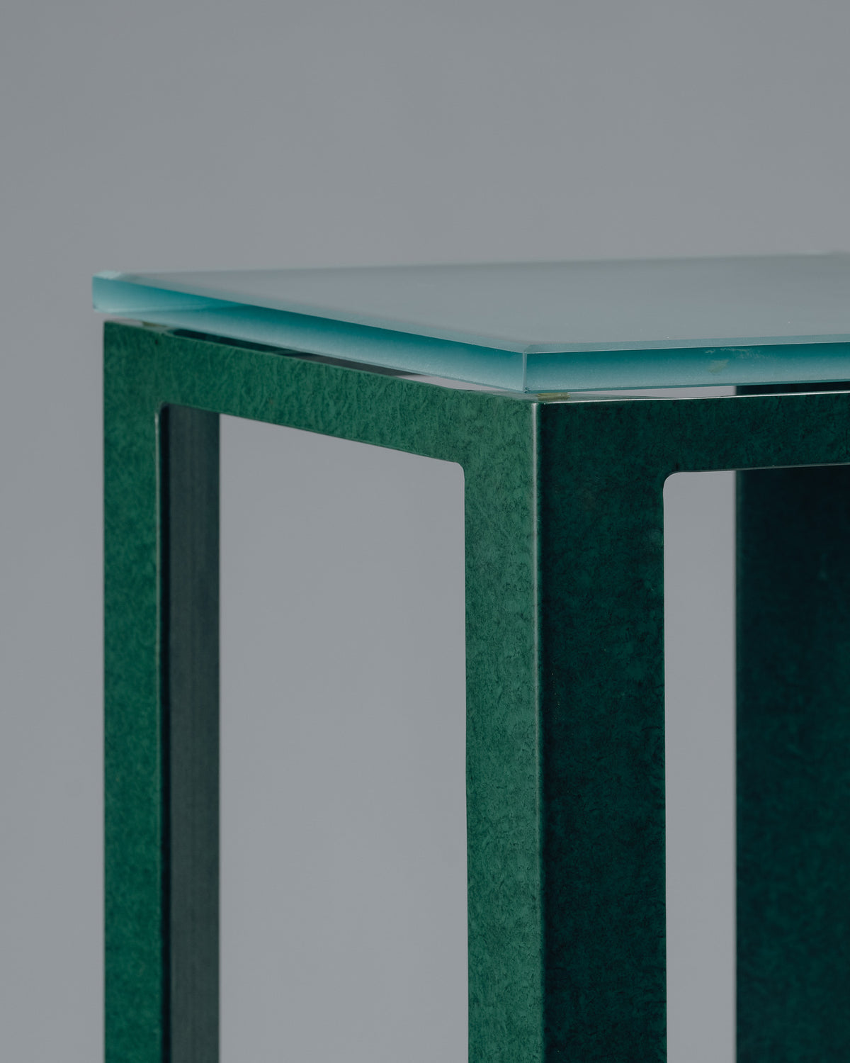 GUÉRIDON 'SYNTHÈSE' EN MÉTAL ET VERRE, CHRISTIAN DUC, 1980s