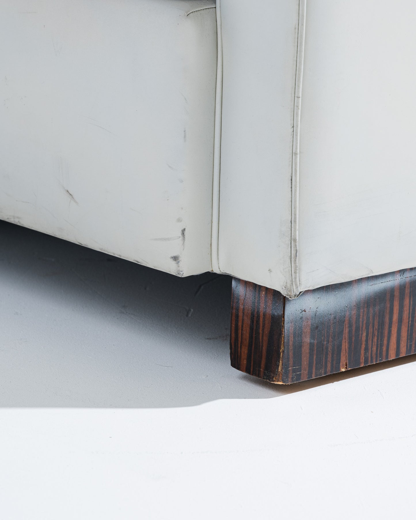 FAUTEUIL EN CUIR ART DÉCO, JACQUES ADNET, 1930s