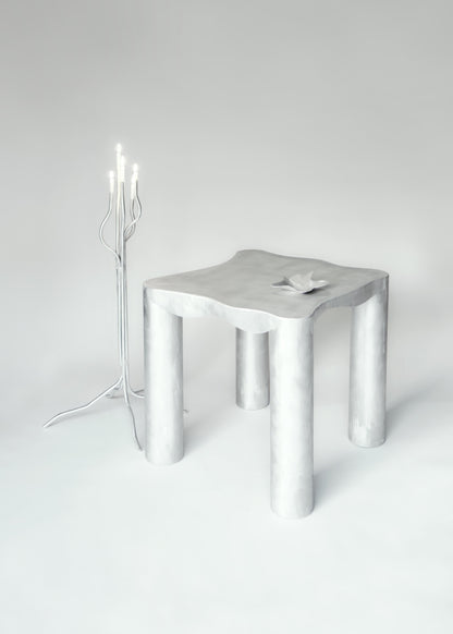 GRAND CANDÉLABRE EN ALUMINIUM