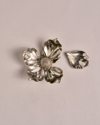 METAL FLOWER ASHTRAY