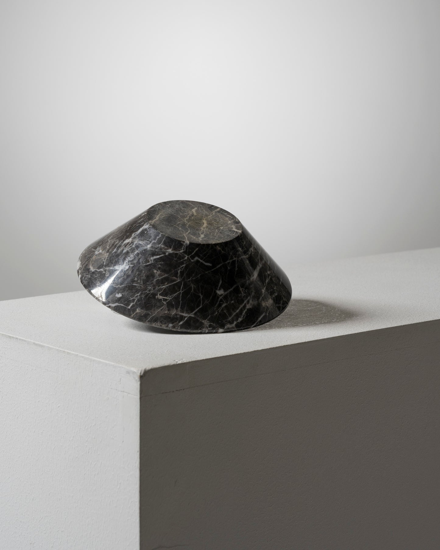 BOUGEOIR EN MARBRE GRIS