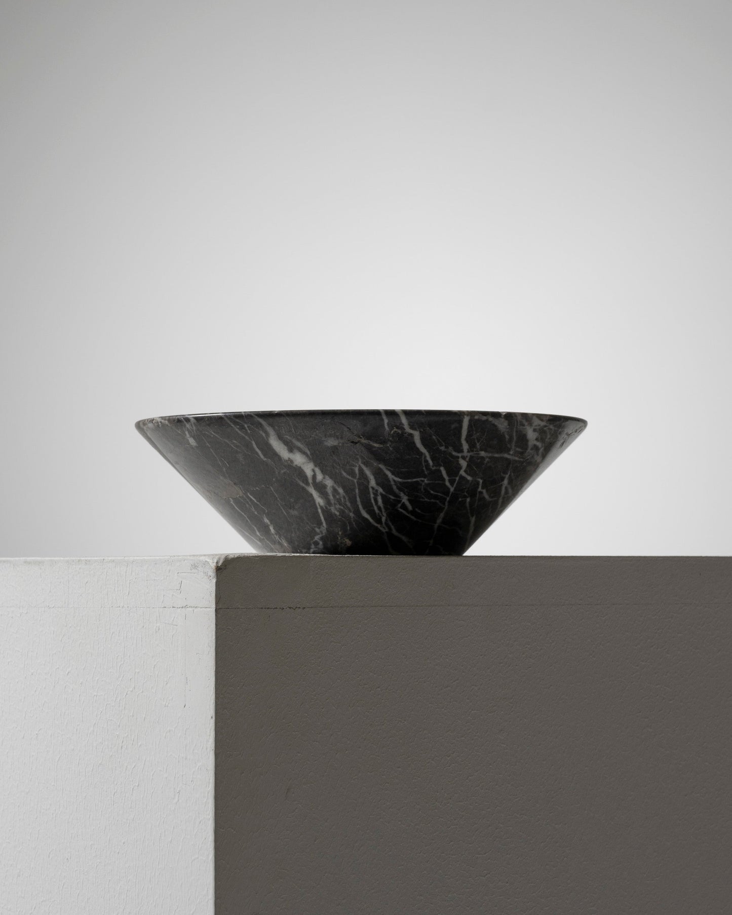 BOUGEOIR EN MARBRE GRIS