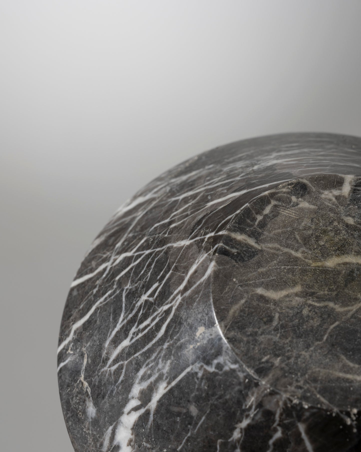 BOUGEOIR EN MARBRE GRIS