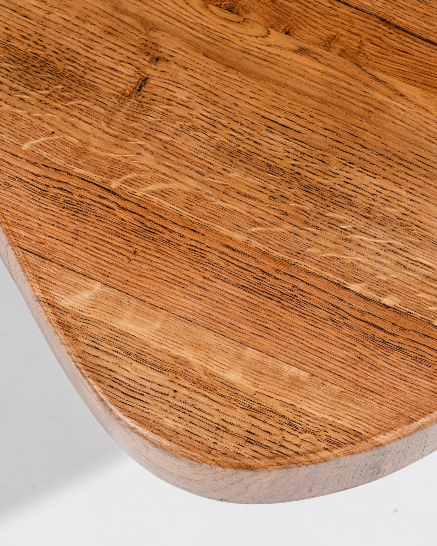 TABLE BASSE EN CHÊNE DE FORME LIBRE