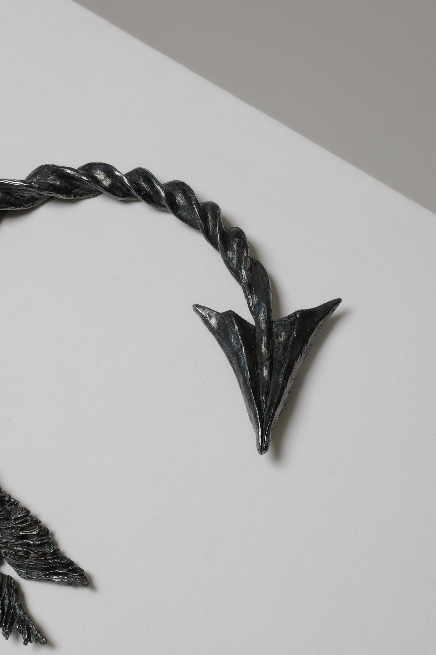 “ARROW” NECKLACE IN SILVER-PLATED BRONZE